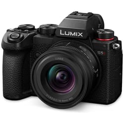 Panasonic Lumix S5D avec objectif 18-40 mm
